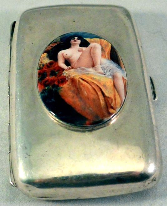 eros Sterling Silver Cigarette Case with Erotic Nude Laying Back on Bed - Birmingham inglaterra 1905