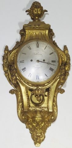reloj de Buckingham Palace de pared  hecho en bronce por Jean-Charles Delafosse siglo XVIII