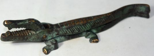 cascanueces-de-bronce-en-forma-de-lagarto-usa-1800